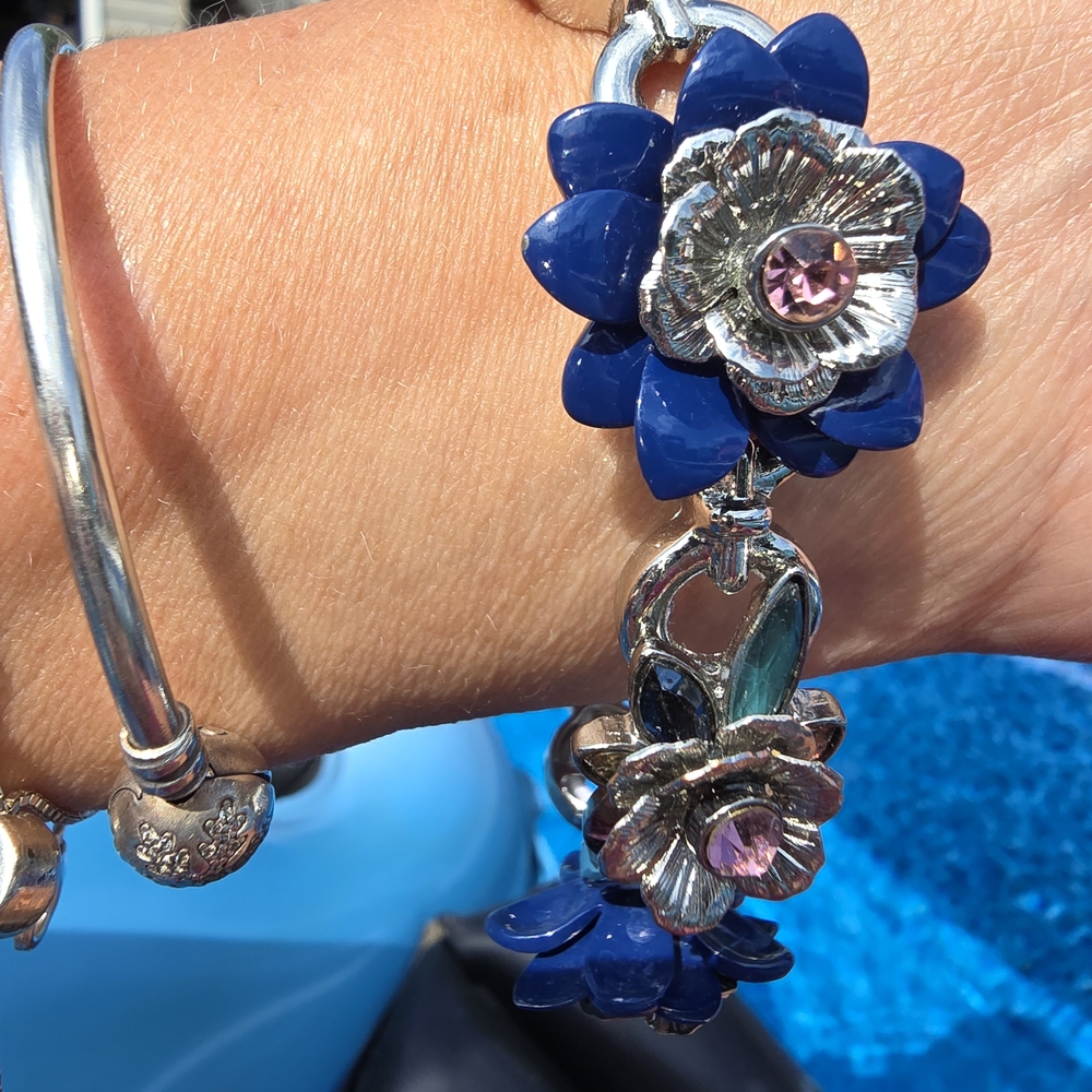 Floral Metal Bracelet - Picture 2 of 10